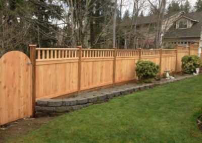 fence and rounded gate installed in Woodinville next to lawn.